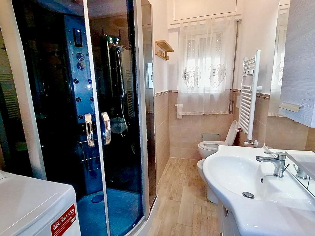 Apartament Relax Zambrini Lido di Ostia Zewnętrze zdjęcie